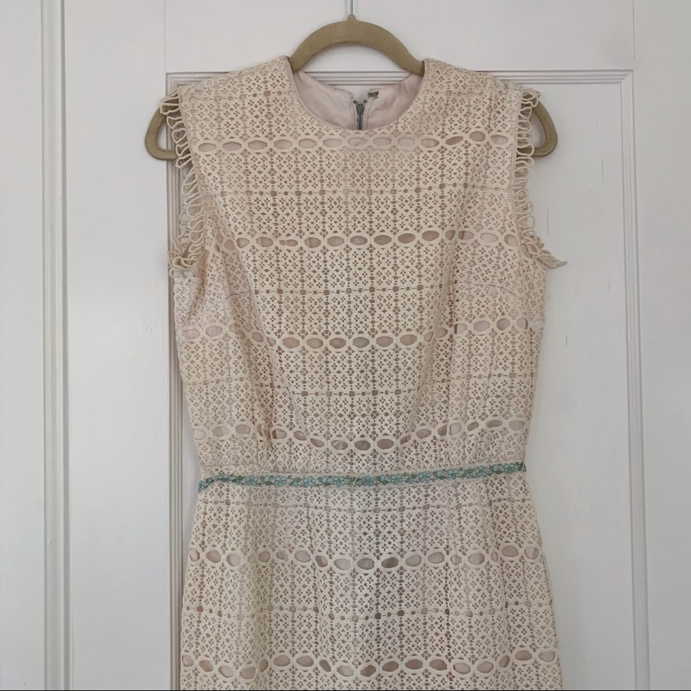 1960s Vintage Lace Shift Dress - Picture 2 of 5